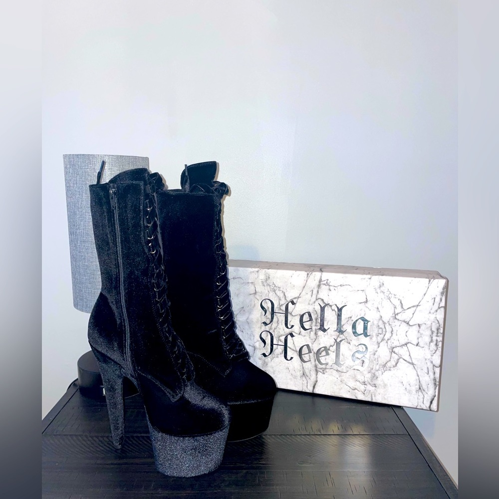 HellaHeels; beautiful velvet babydoll 7” Boots
